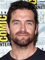 Antony Starr's Mesmerizing Blue Eyes: a Striking Feature