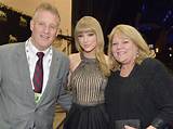 Are Taylor Swift's Parents Divorced? [Answer Revealed]
