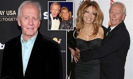 Celebrities: Paul Hogan and Noelene Edwards's Eternal Bond
