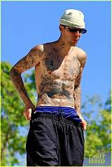 Get the Scoop: Shirtless Justin Bieber Snapshots Unveiled