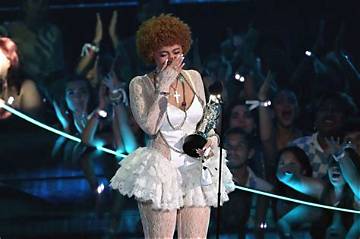 Ice Spice Tears up After Winning Best New Artist at Mtv Vmas