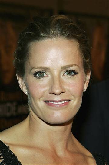 Leading Lady Elizabeth Shue: a Hollywood Icon