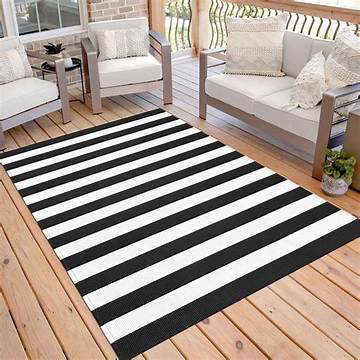Stylish Outdoor Rugs: Black and White Designs for Every Taste